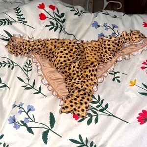 Scrunched leopard print bathing suit bottom